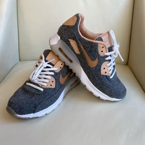 Nike Rare Air Max - Size 6
